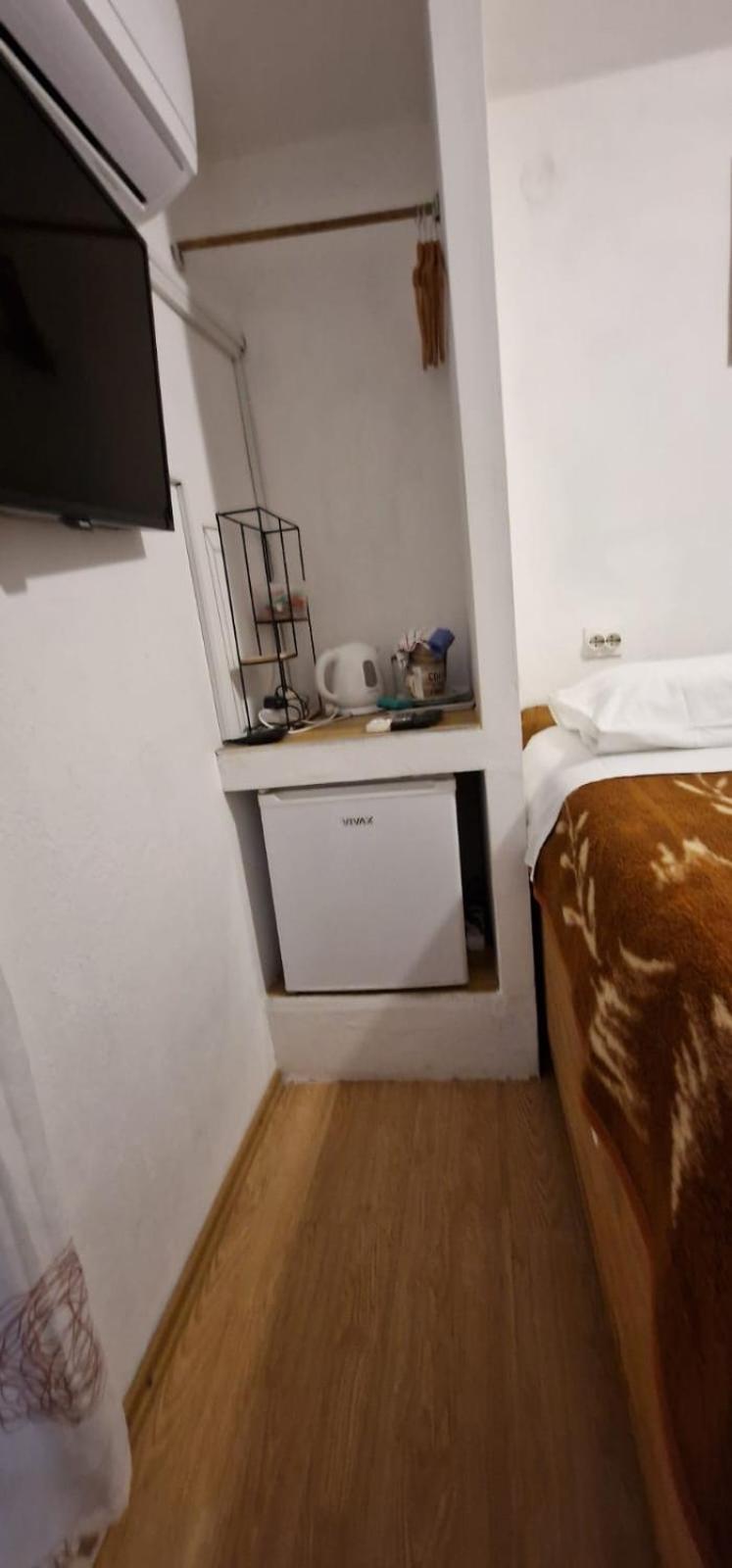 Apartment And Rooms Lucica Komiza Exterior photo